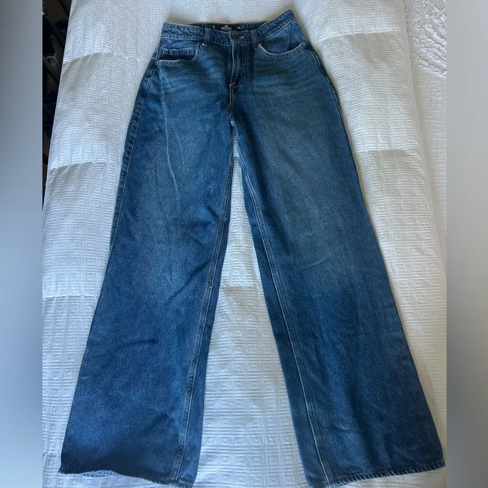 Hollister Women's Ultra High Rise Baggy Jeans - Picture 2 of 8